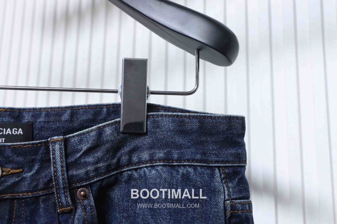 Balenciaga Washed Denim Bootcut Jeans 발렌시아가 워시드 데님 부츠컷 진 14