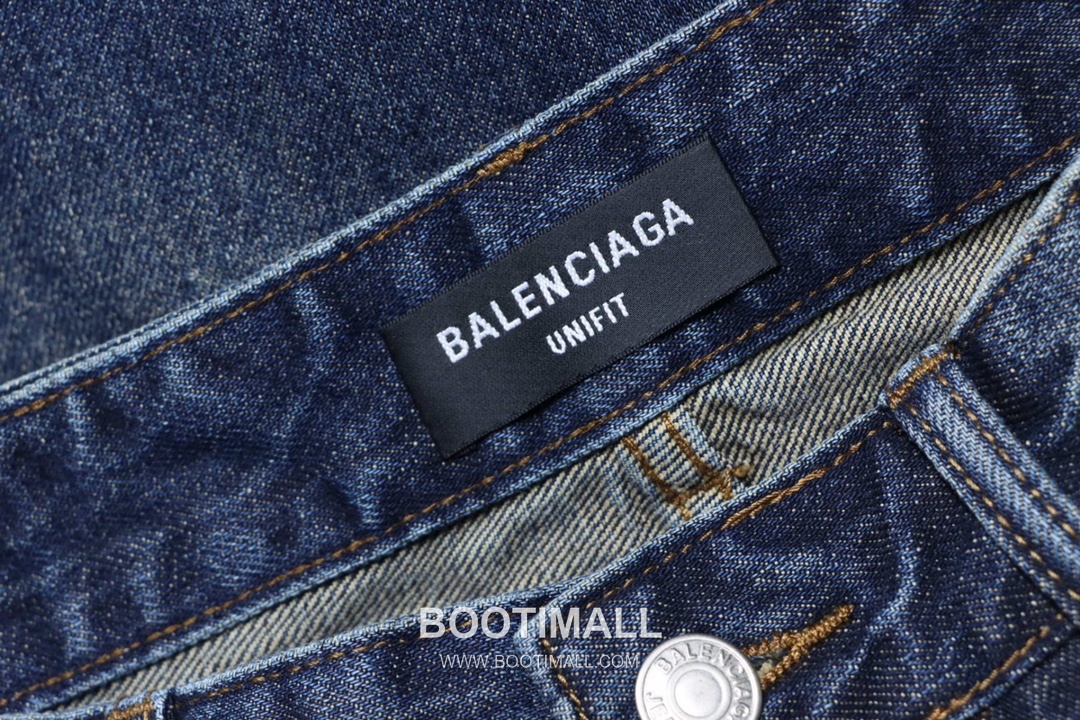 Balenciaga Washed Denim Bootcut Jeans 발렌시아가 워시드 데님 부츠컷 진 16