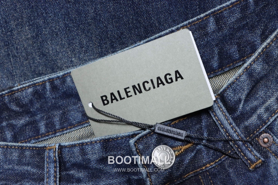 Balenciaga Washed Denim Bootcut Jeans 발렌시아가 워시드 데님 부츠컷 진 17