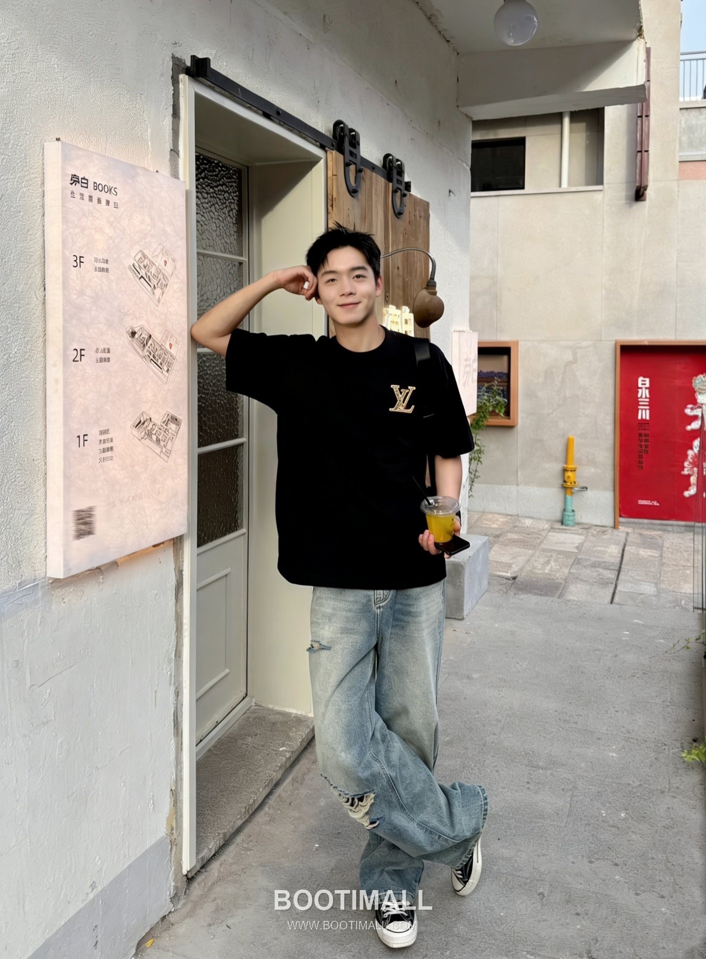 Louis Vuitton Crown Embroidered Heavy Cotton Short Sleeve T-Shirt 루이비통 크라운 자수 헤비 코튼 반팔 티셔츠 3