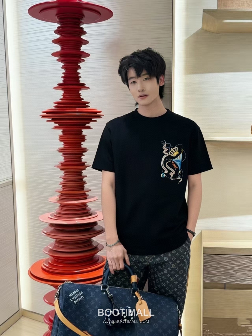 Louis Vuitton Crown Embroidered Heavy Cotton Oversized Short Sleeve T-Shirt 루이비통 크라운 자수 헤비 코튼 오버핏 반팔 티셔츠 2