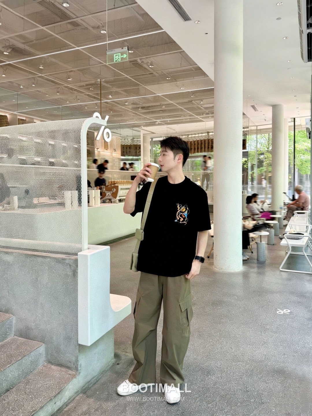 Louis Vuitton Crown Embroidered Heavy Cotton Oversized Short Sleeve T-Shirt 루이비통 크라운 자수 헤비 코튼 오버핏 반팔 티셔츠 6