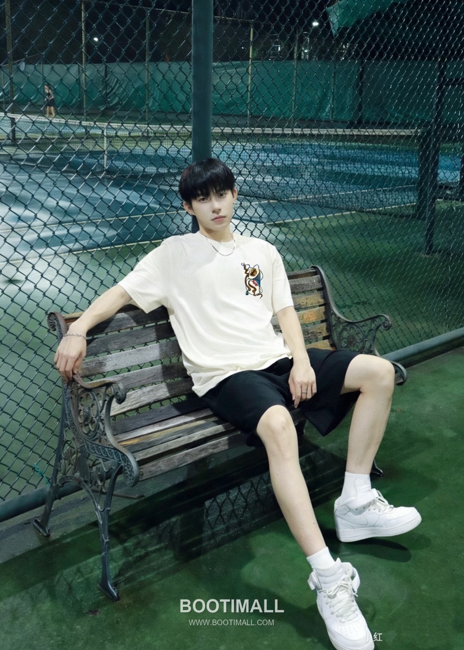 Louis Vuitton Crown Embroidered Heavy Cotton Oversized Short Sleeve T-Shirt 루이비통 크라운 자수 헤비 코튼 오버핏 반팔 티셔츠 4