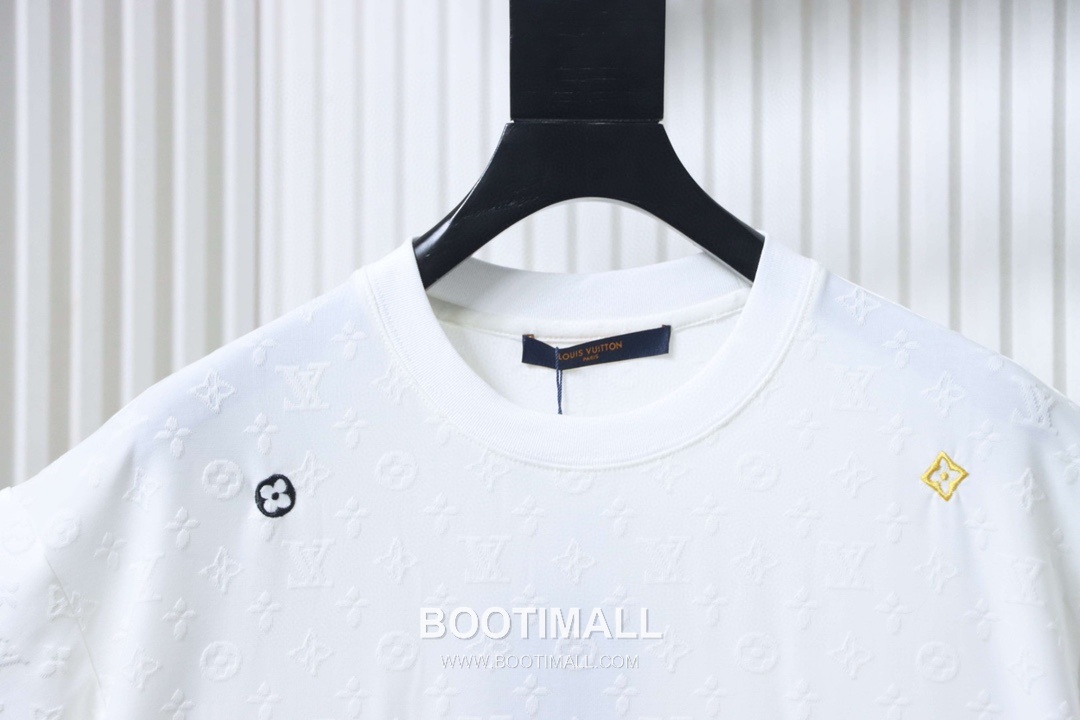 Louis Vuitton Monogram Allover Embroidered Logo Heavy Cotton Oversized Short Sleeve T-Shirt 루이비통 모노그램 올오버 자수 로고 헤비 코튼 오버핏 반팔 티셔츠 9