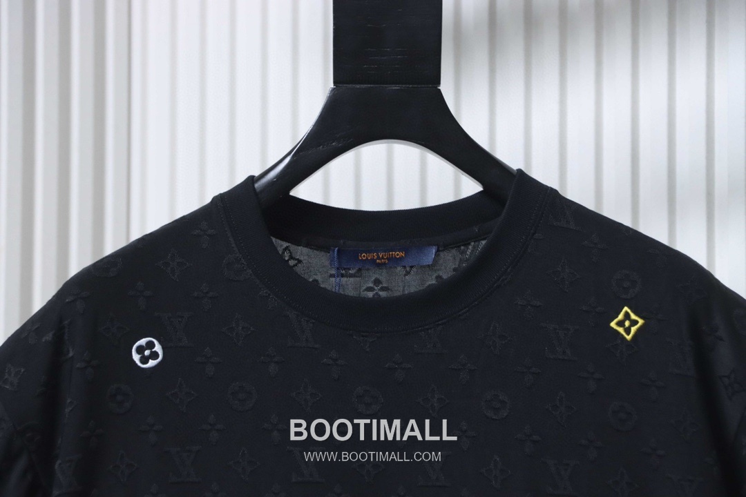 Louis Vuitton Monogram Allover Embroidered Logo Heavy Cotton Oversized Short Sleeve T-Shirt 루이비통 모노그램 올오버 자수 로고 헤비 코튼 오버핏 반팔 티셔츠 7
