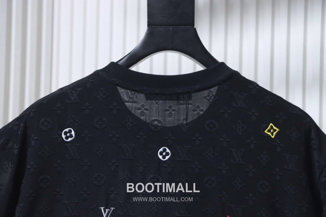 Louis Vuitton Monogram Allover Embroidered Logo Heavy Cotton Oversized Short Sleeve T-Shirt 루이비통 모노그램 올오버 자수 로고 헤비 코튼 오버핏 반팔 티셔츠 8