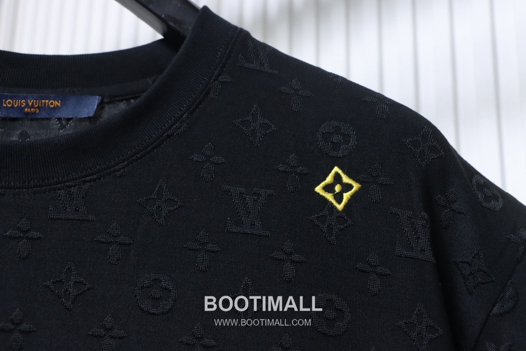 Louis Vuitton Monogram Allover Embroidered Logo Heavy Cotton Oversized Short Sleeve T-Shirt 루이비통 모노그램 올오버 자수 로고 헤비 코튼 오버핏 반팔 티셔츠 9