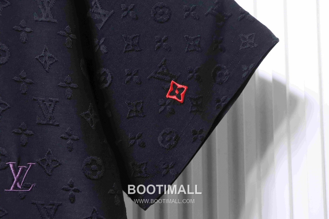 Louis Vuitton Monogram Allover Embroidered Logo Heavy Cotton Oversized Short Sleeve T-Shirt 루이비통 모노그램 올오버 자수 로고 헤비 코튼 오버핏 반팔 티셔츠 10