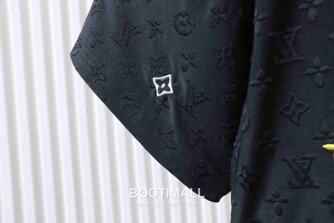 Louis Vuitton Monogram Allover Embroidered Logo Heavy Cotton Oversized Short Sleeve T-Shirt 루이비통 모노그램 올오버 자수 로고 헤비 코튼 오버핏 반팔 티셔츠 11