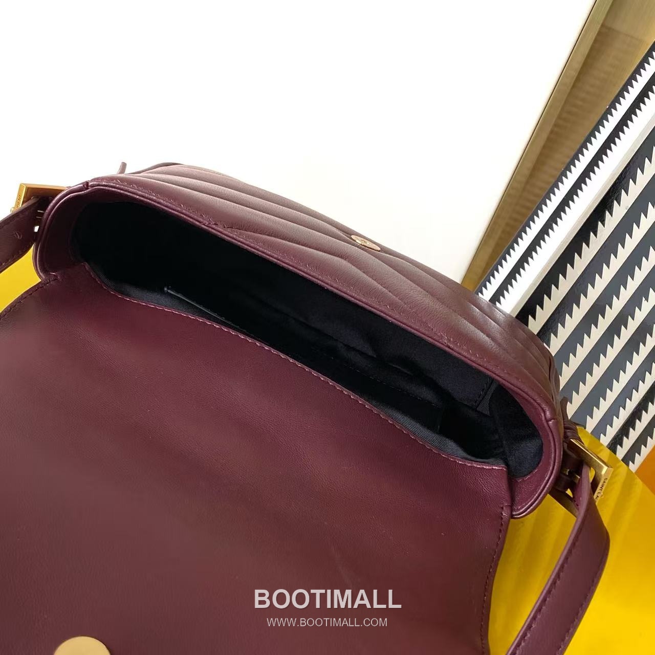 Saint Laurent LouLou Small Bag Quilted Lambskin Leather 873156 생로랑 루루 스몰 숄더백 퀼팅 램스킨 가죽 20cm 8