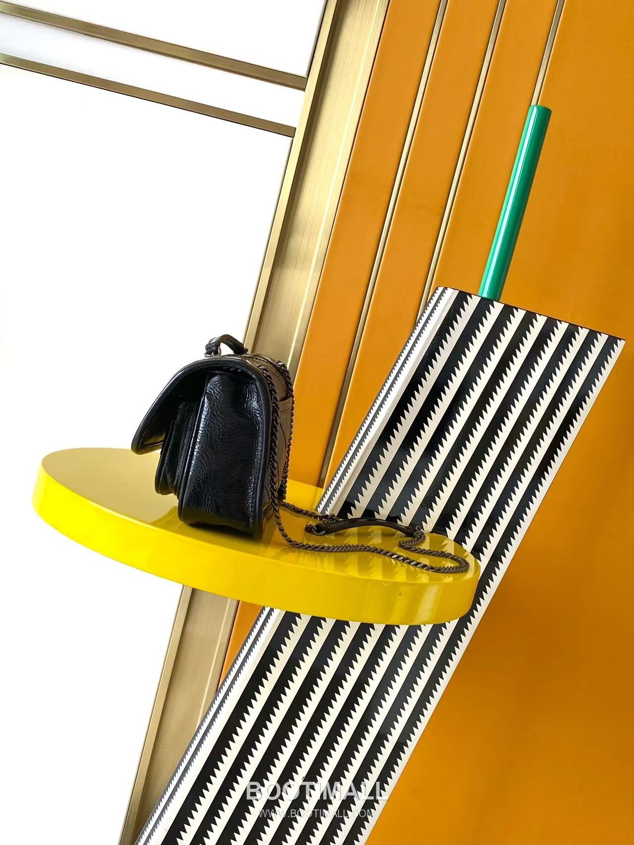 Saint Laurent Niki Small Chain Bag Crinkled Oiled Leather 846087 생로랑 니키 스몰 체인백 크링클 오일드 레더 18cm 2