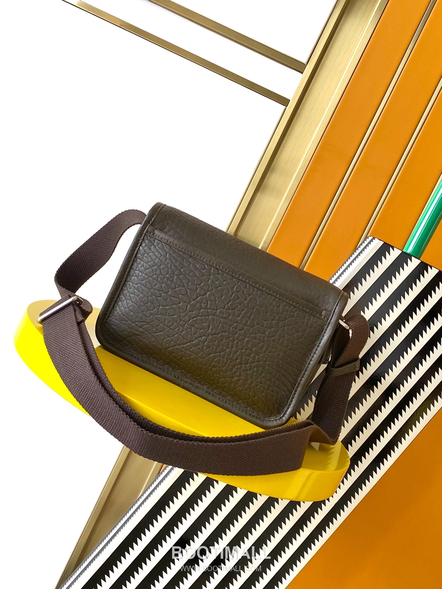 Saint Laurent Niki Small Messenger Bag Grained Lambskin Leather 776611 생로랑 니키 스몰 메신저백 그레인 램스킨 가죽 21cm 3