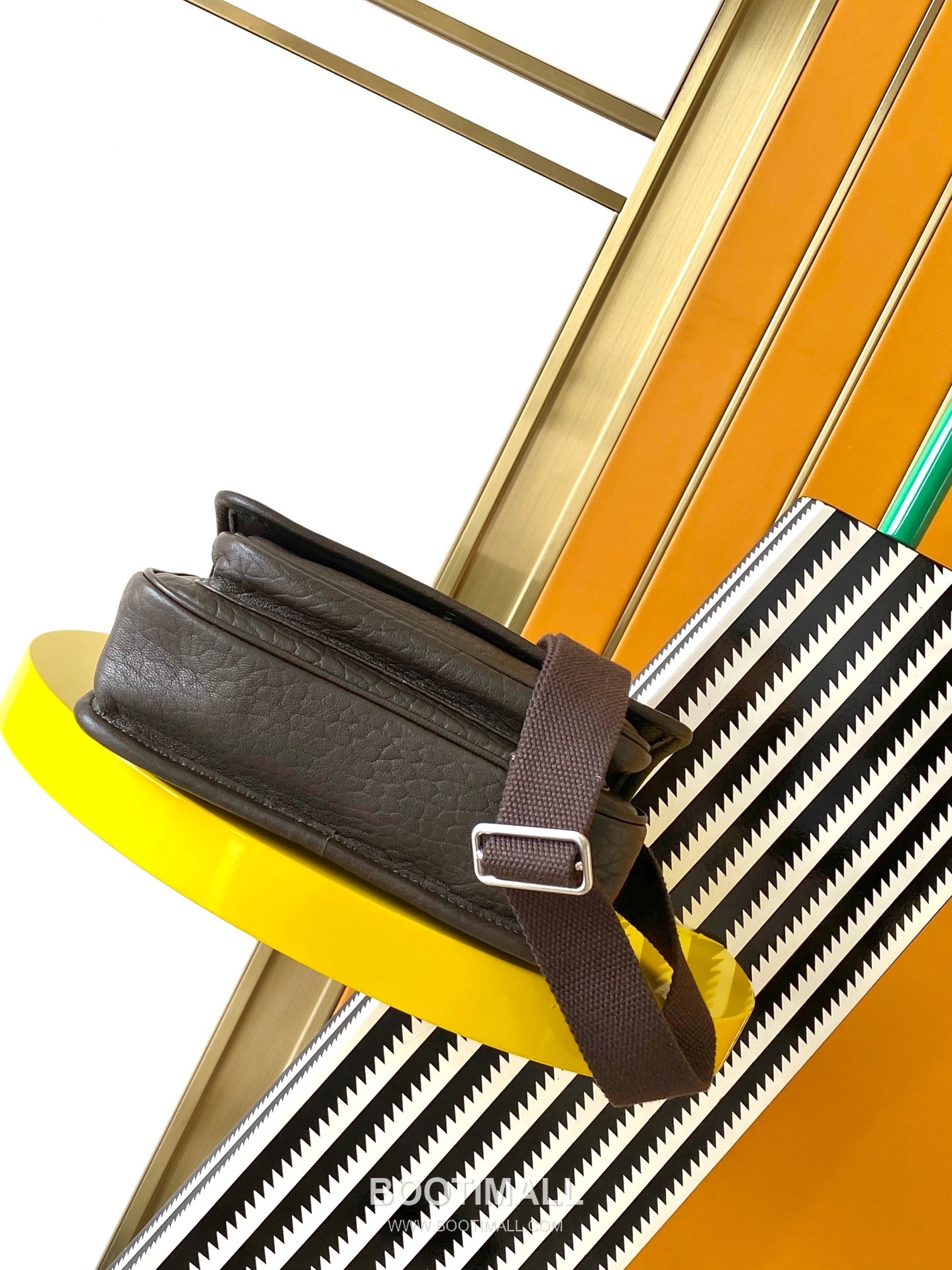 Saint Laurent Niki Small Messenger Bag Grained Lambskin Leather 776611 생로랑 니키 스몰 메신저백 그레인 램스킨 가죽 21cm 4