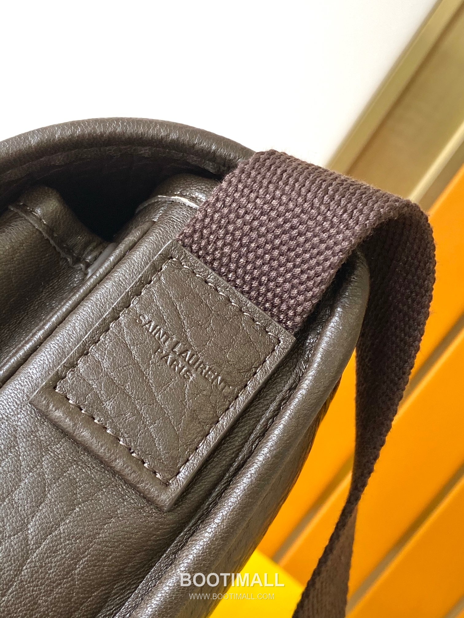 Saint Laurent Niki Small Messenger Bag Grained Lambskin Leather 776611 생로랑 니키 스몰 메신저백 그레인 램스킨 가죽 21cm 5