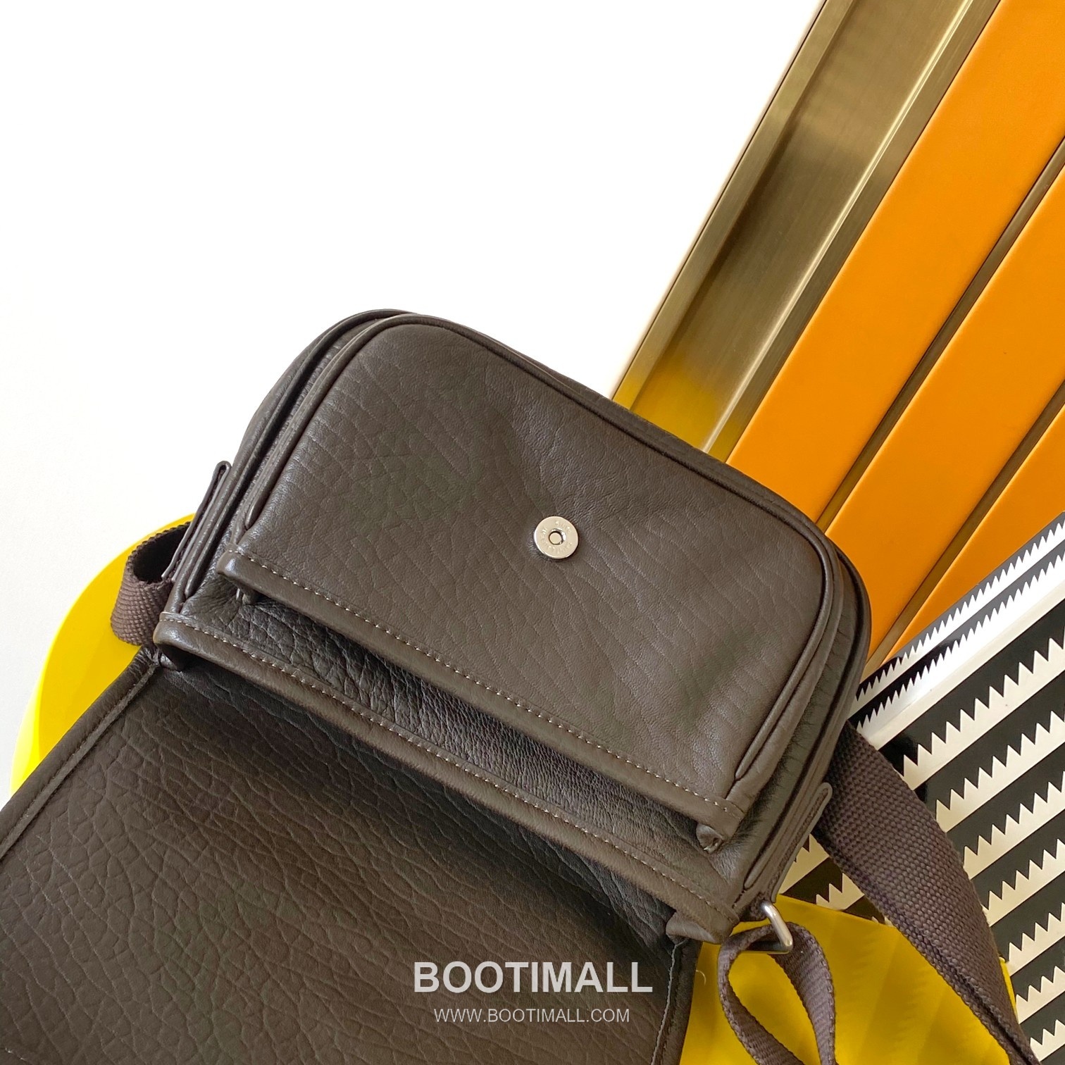 Saint Laurent Niki Small Messenger Bag Grained Lambskin Leather 776611 생로랑 니키 스몰 메신저백 그레인 램스킨 가죽 21cm 7