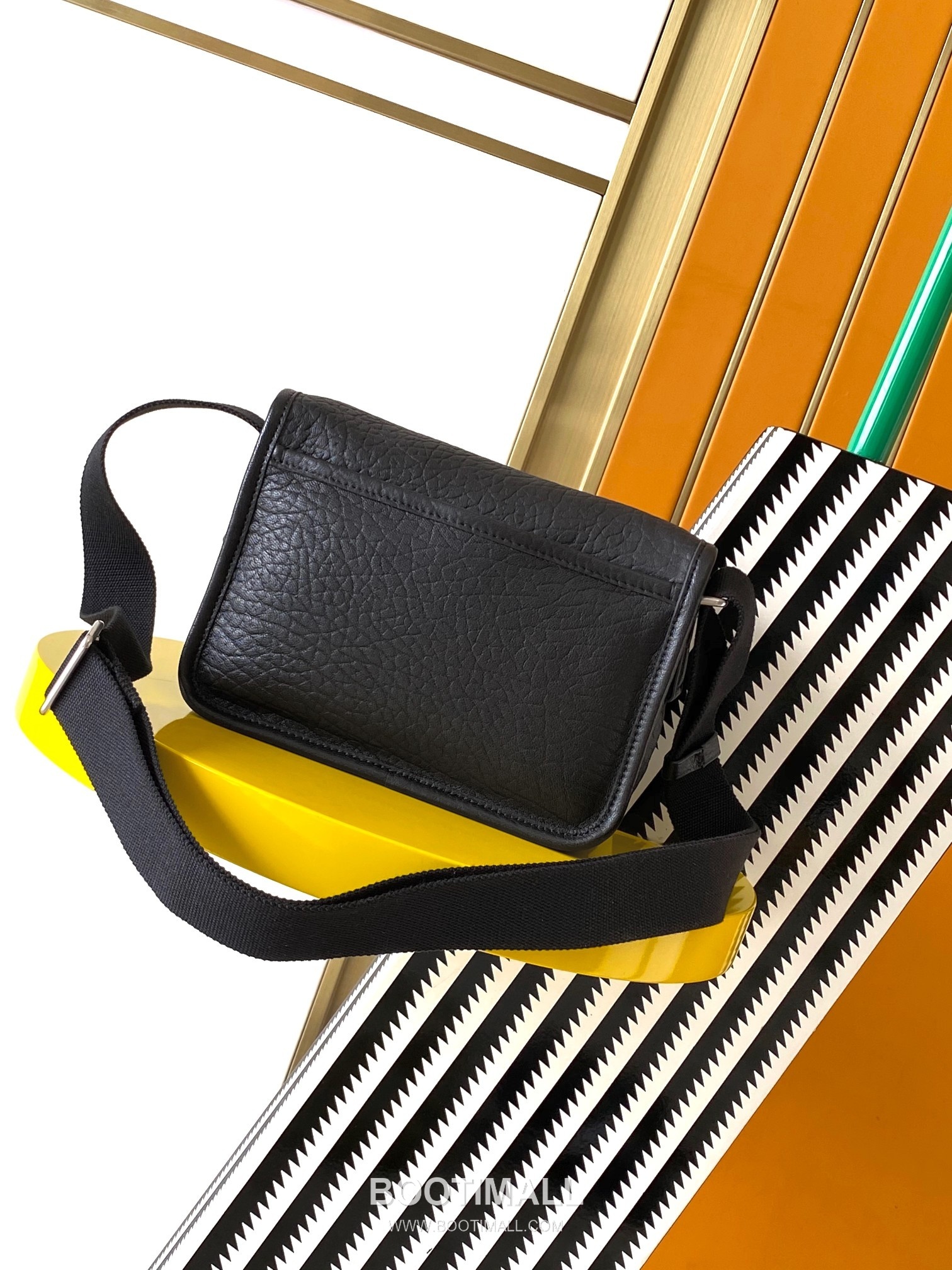 Saint Laurent Niki Small Messenger Bag Grained Lambskin Leather 776611 생로랑 니키 스몰 메신저백 그레인 램스킨 가죽 21cm 3