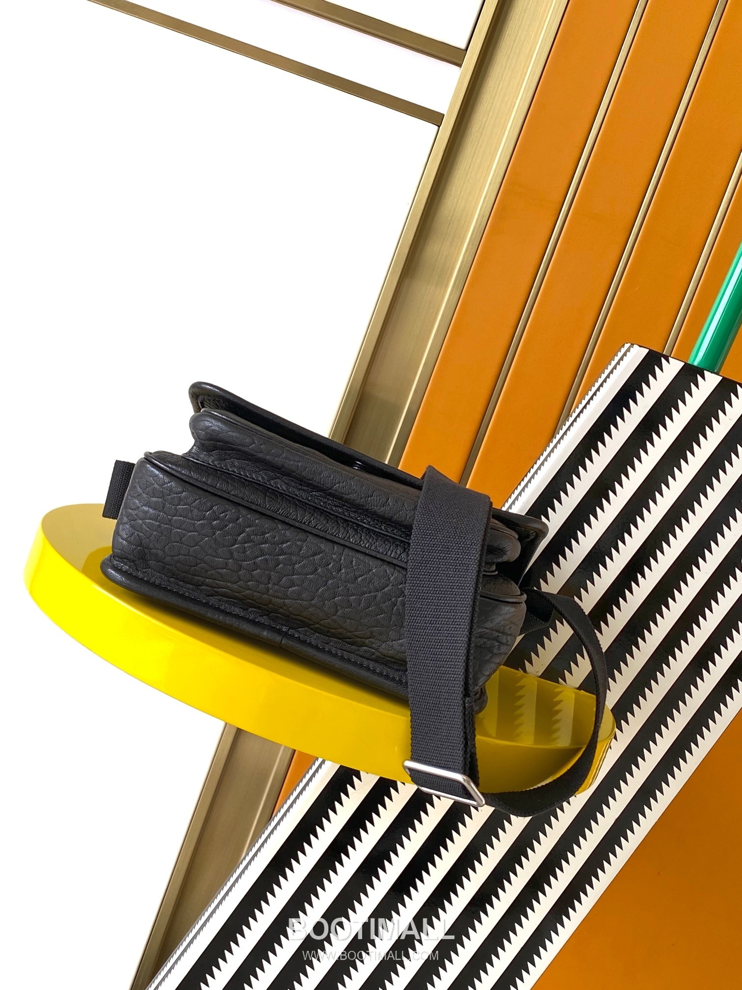 Saint Laurent Niki Small Messenger Bag Grained Lambskin Leather 776611 생로랑 니키 스몰 메신저백 그레인 램스킨 가죽 21cm 4