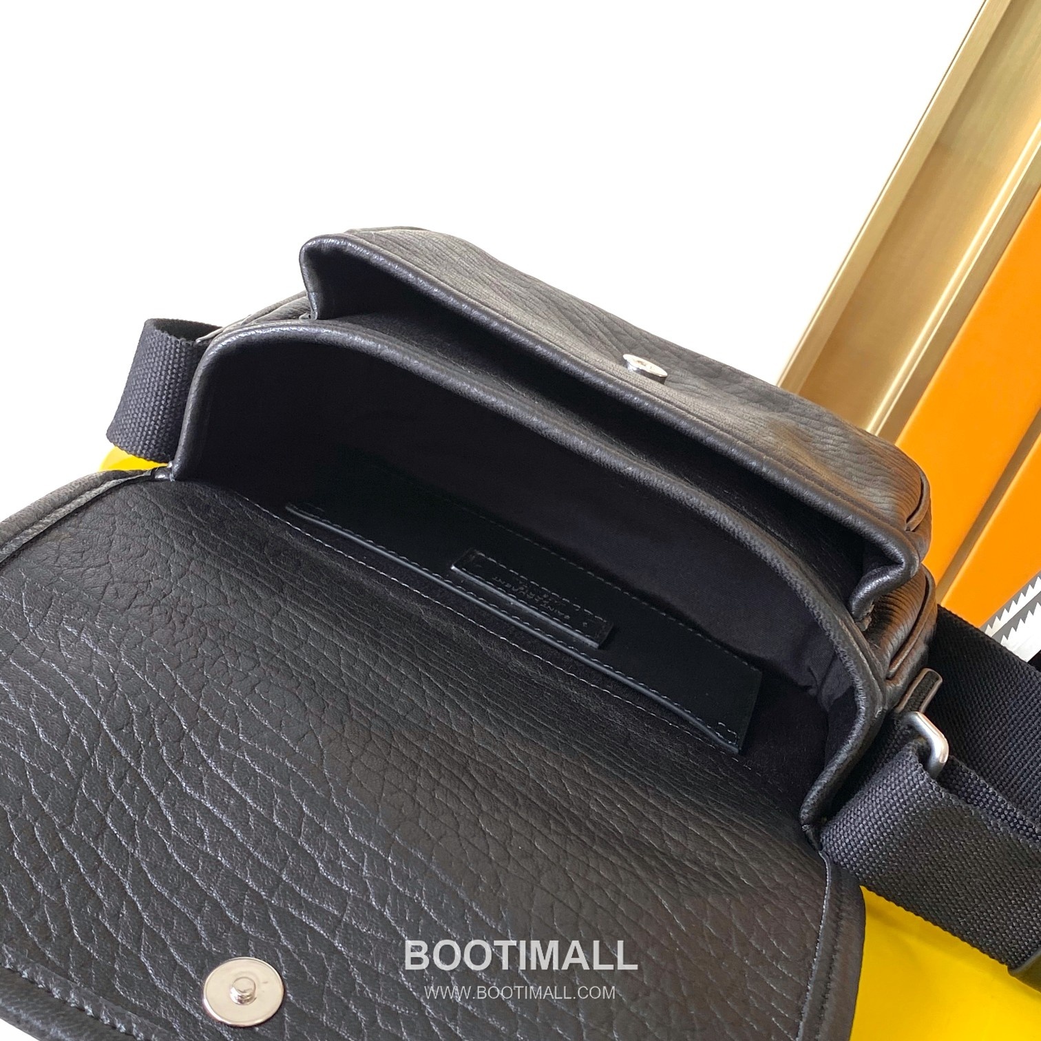 Saint Laurent Niki Small Messenger Bag Grained Lambskin Leather 776611 생로랑 니키 스몰 메신저백 그레인 램스킨 가죽 21cm 8