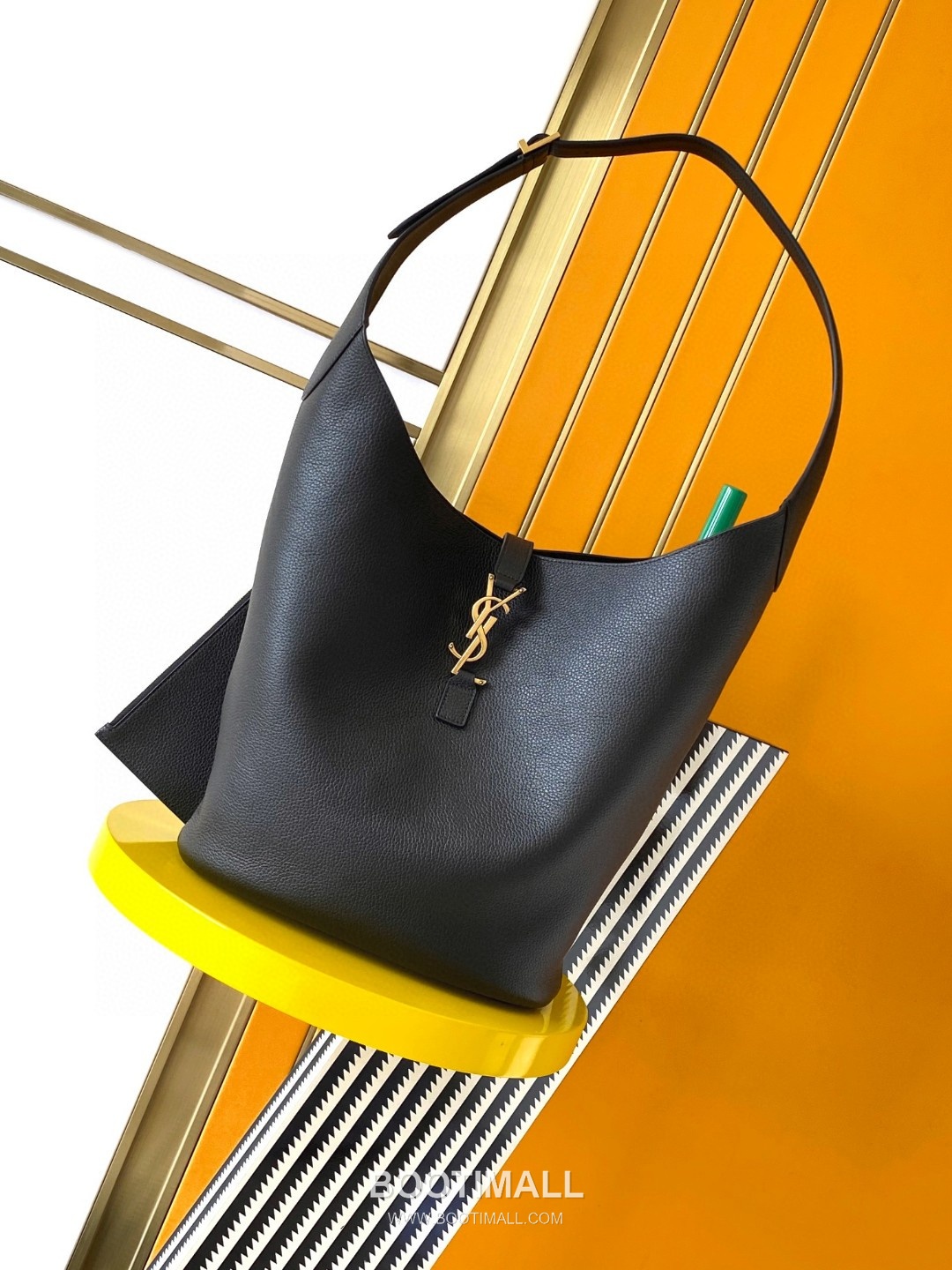 Saint Laurent Le 5 à 7 Hobo Bag Grained Calfskin Leather 793088 생로랑 르 5 아 7 호보백 그레인 카프스킨 가죽 31.5cm 1