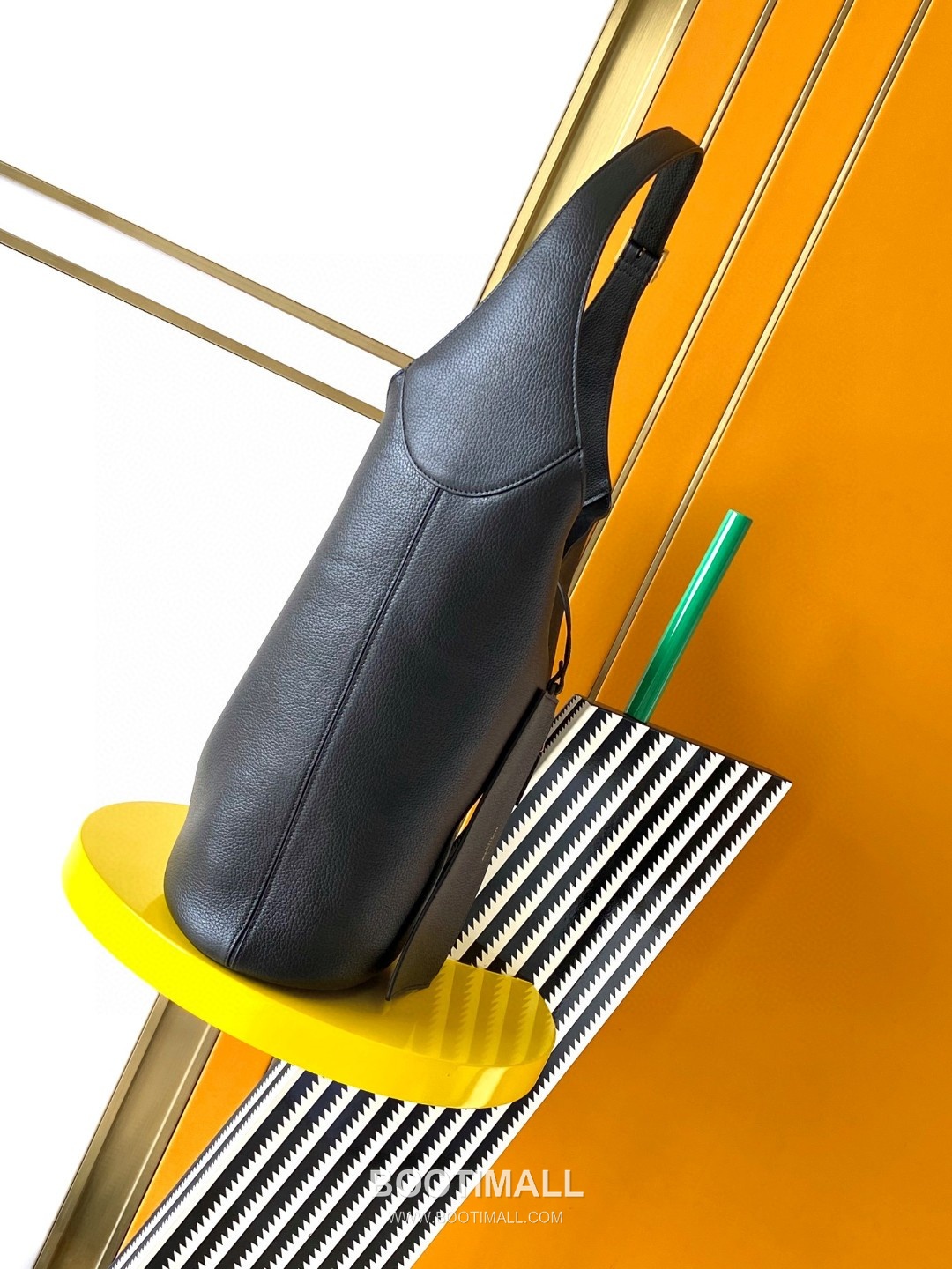 Saint Laurent Le 5 à 7 Hobo Bag Grained Calfskin Leather 793088 생로랑 르 5 아 7 호보백 그레인 카프스킨 가죽 31.5cm 2