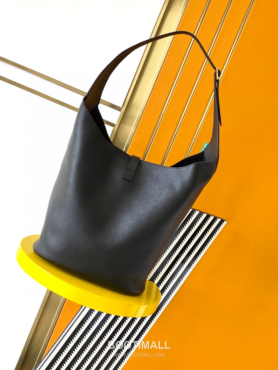 Saint Laurent Le 5 à 7 Hobo Bag Grained Calfskin Leather 793088 생로랑 르 5 아 7 호보백 그레인 카프스킨 가죽 31.5cm 3