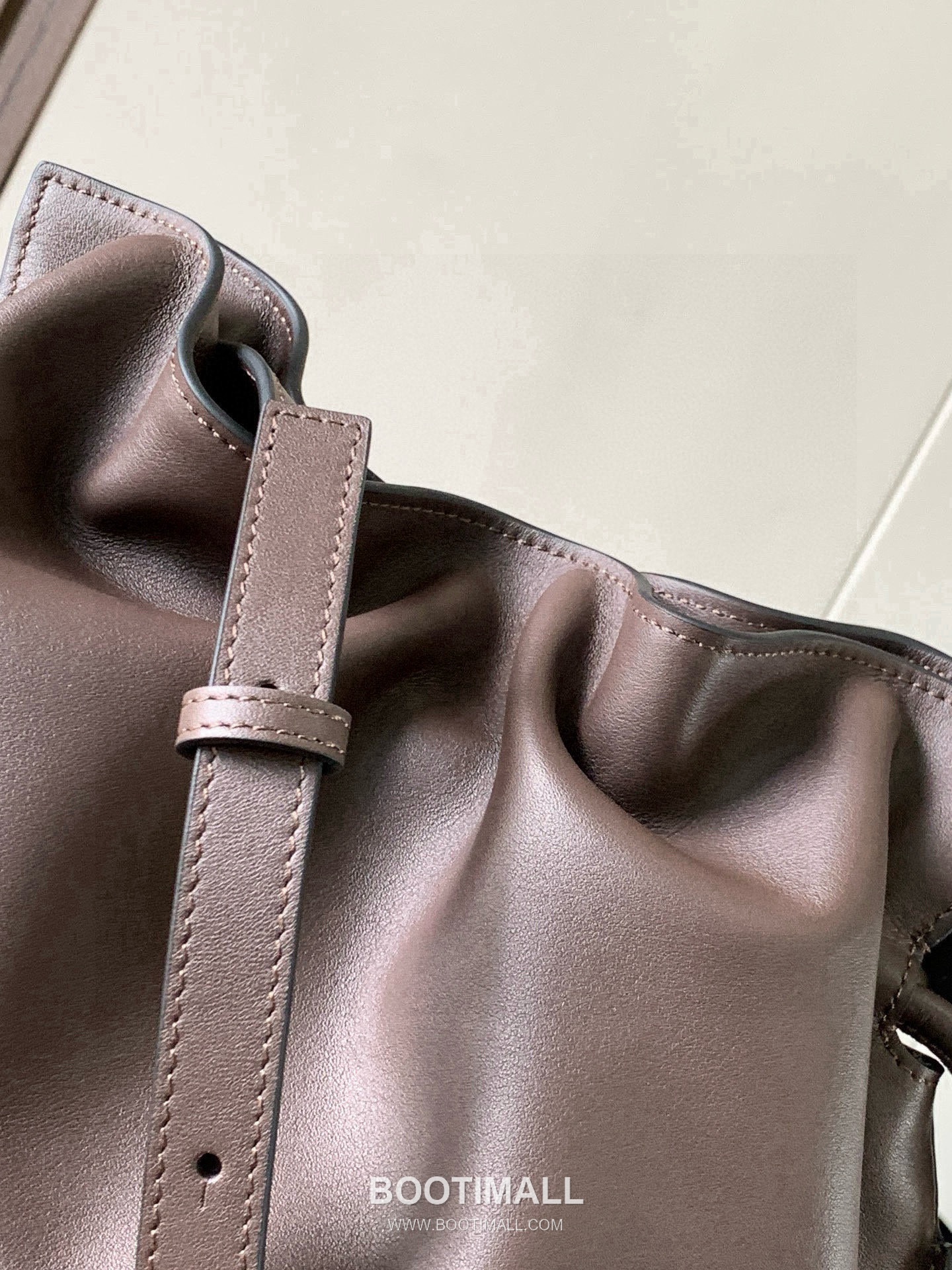 Loewe Flamenco Knot Clutch Bag Nappa Calfskin 9043 로에베 플라멩코 노트 클러치백 나파 카프스킨 30cm 6