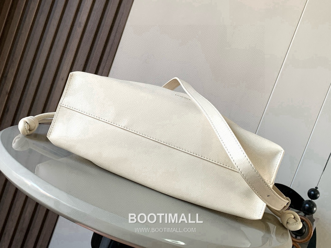 Loewe Flamenco Knot Clutch Bag Nappa Calfskin 9043 로에베 플라멩코 노트 클러치백 나파 카프스킨 30cm 3