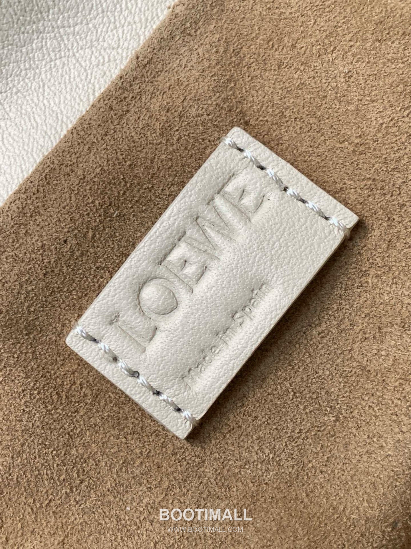 Loewe Flamenco Knot Clutch Bag Nappa Calfskin 9043 로에베 플라멩코 노트 클러치백 나파 카프스킨 30cm 9