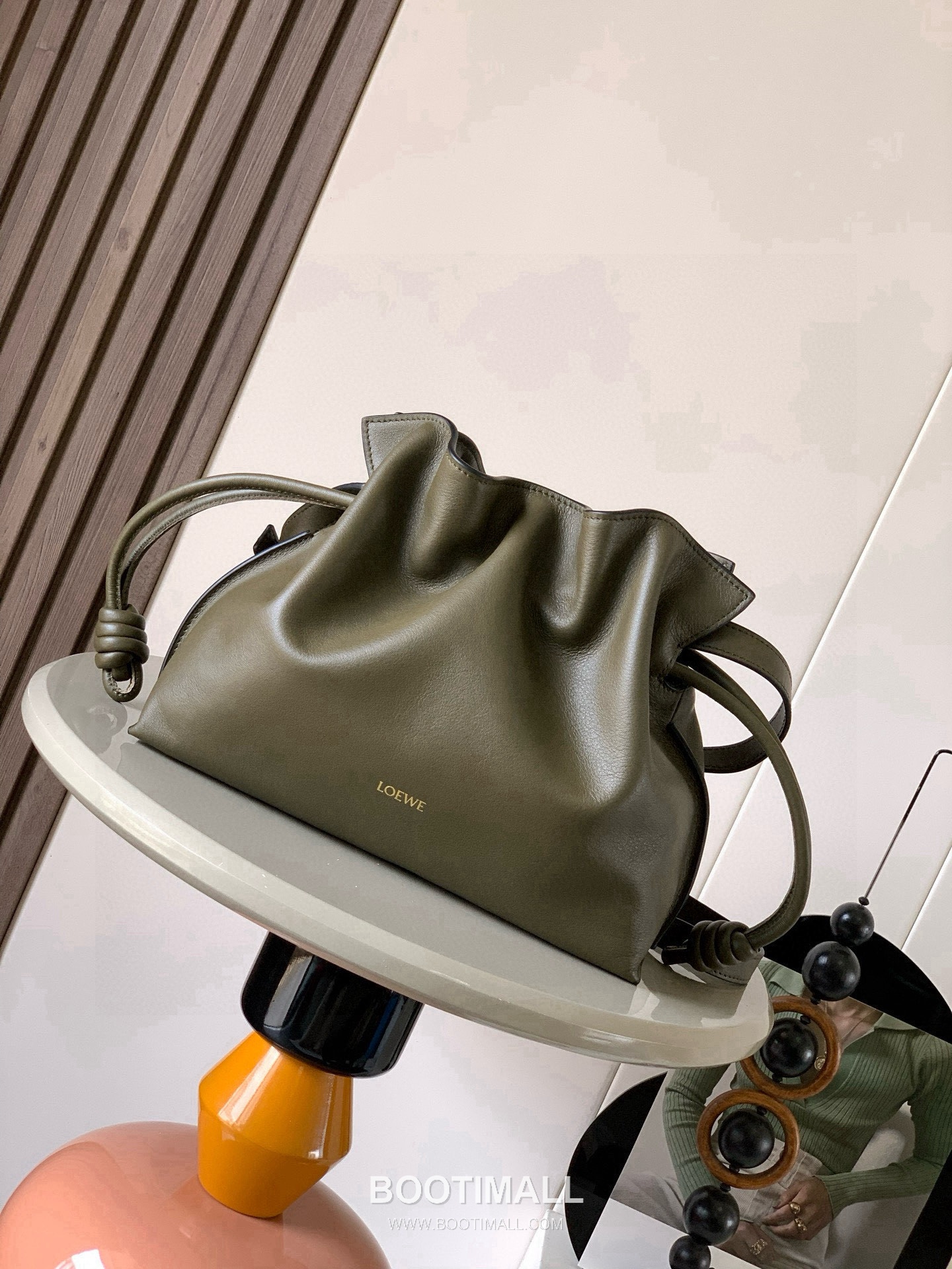 Loewe Flamenco Knot Clutch Bag Nappa Calfskin 9043 로에베 플라멩코 노트 클러치백 나파 카프스킨 30cm 1