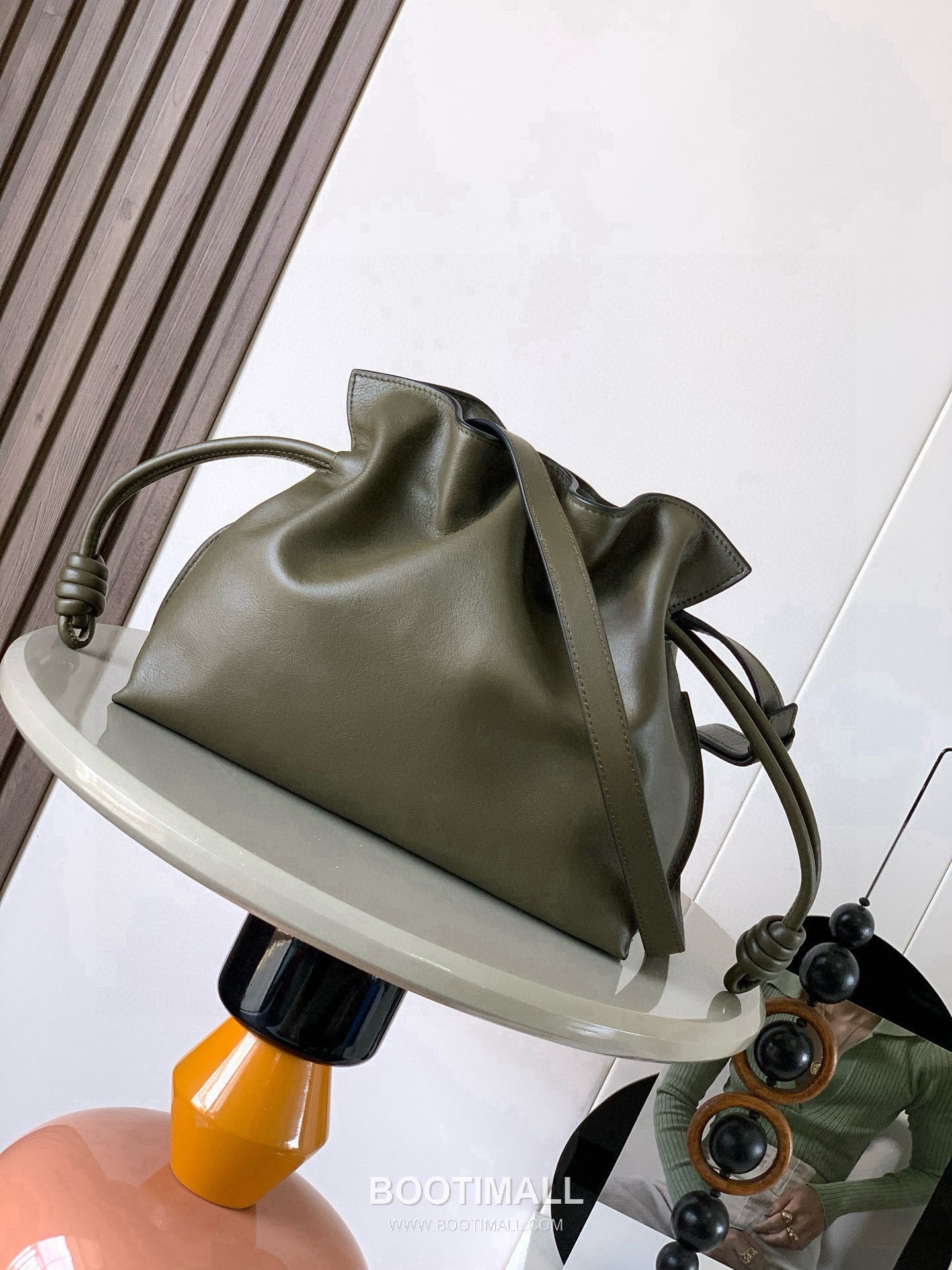 Loewe Flamenco Knot Clutch Bag Nappa Calfskin 9043 로에베 플라멩코 노트 클러치백 나파 카프스킨 30cm 4