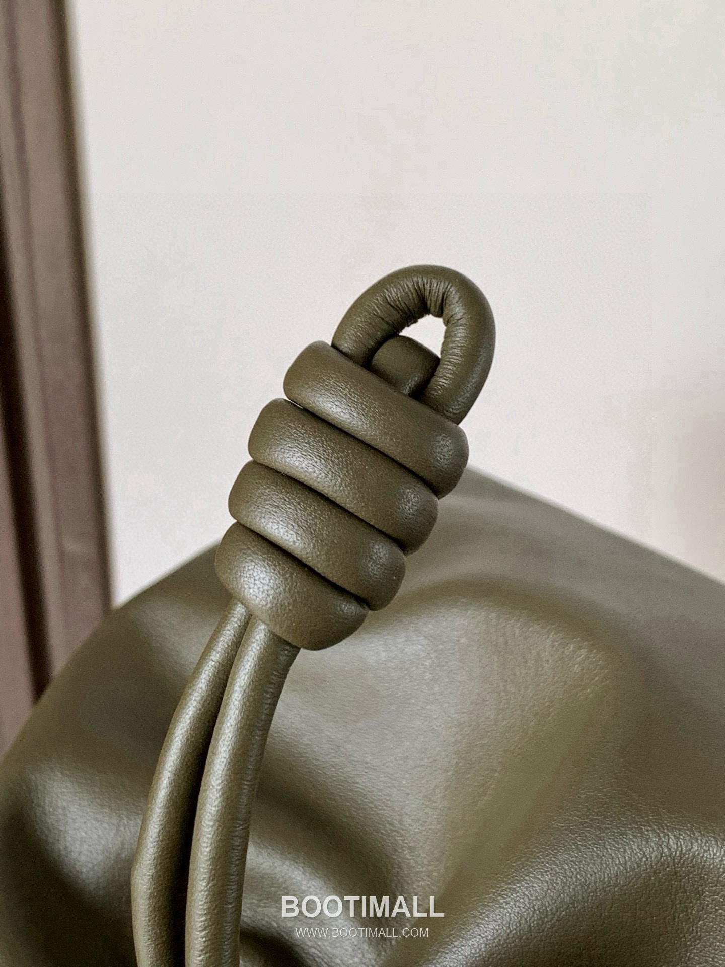 Loewe Flamenco Knot Clutch Bag Nappa Calfskin 9043 로에베 플라멩코 노트 클러치백 나파 카프스킨 30cm 6