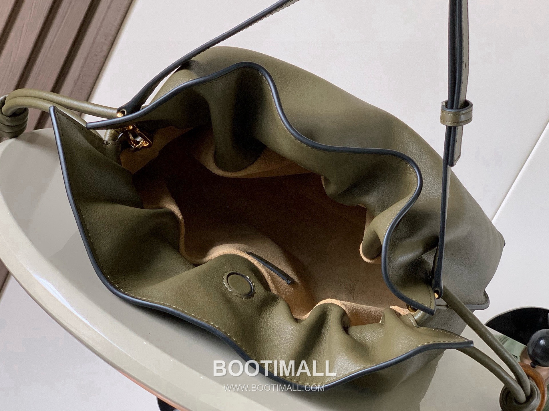 Loewe Flamenco Knot Clutch Bag Nappa Calfskin 9043 로에베 플라멩코 노트 클러치백 나파 카프스킨 30cm 8