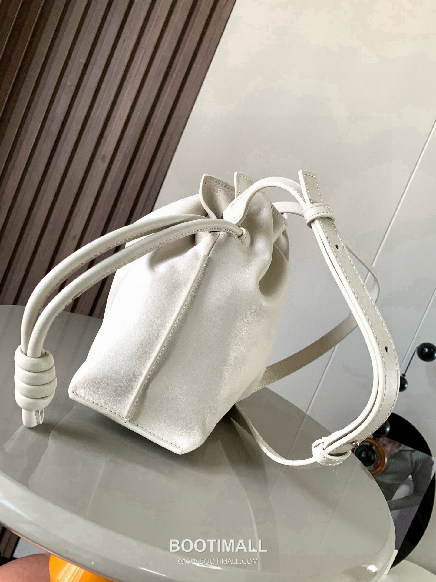 Loewe Flamenco Knot Clutch Bag Nappa Calfskin 9043 로에베 플라멩코 노트 클러치백 나파 카프스킨 30cm 2