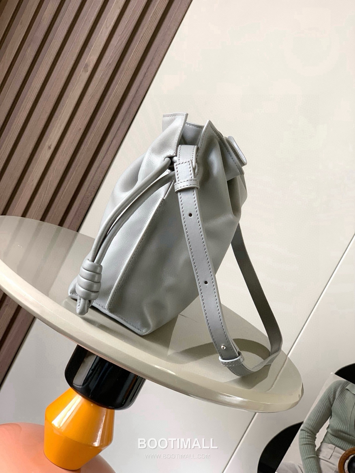 Loewe Flamenco Knot Clutch Bag Nappa Calfskin 9043 로에베 플라멩코 노트 클러치백 나파 카프스킨 30cm 3