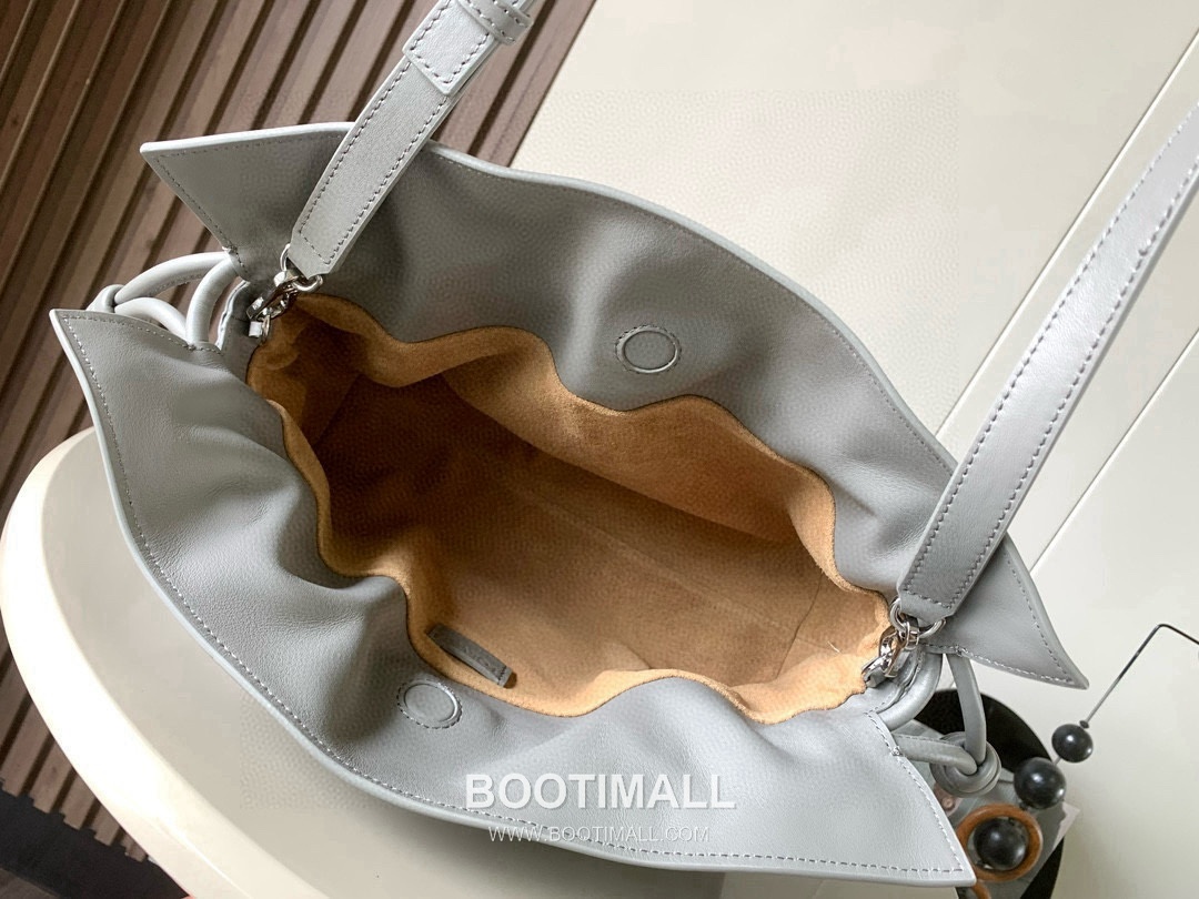 Loewe Flamenco Knot Clutch Bag Nappa Calfskin 9043 로에베 플라멩코 노트 클러치백 나파 카프스킨 30cm 9