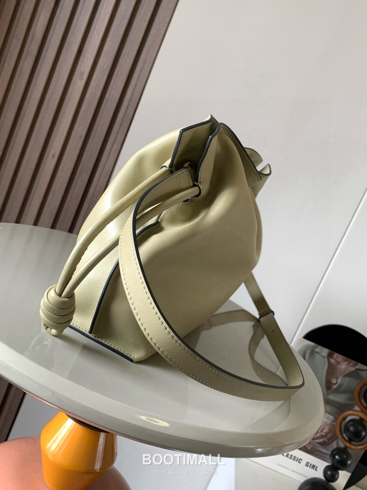 Loewe Flamenco Knot Clutch Bag Nappa Calfskin 9043 로에베 플라멩코 노트 클러치백 나파 카프스킨 30cm 2