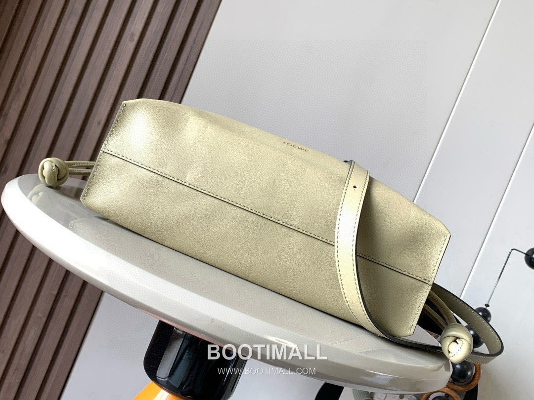 Loewe Flamenco Knot Clutch Bag Nappa Calfskin 9043 로에베 플라멩코 노트 클러치백 나파 카프스킨 30cm 3