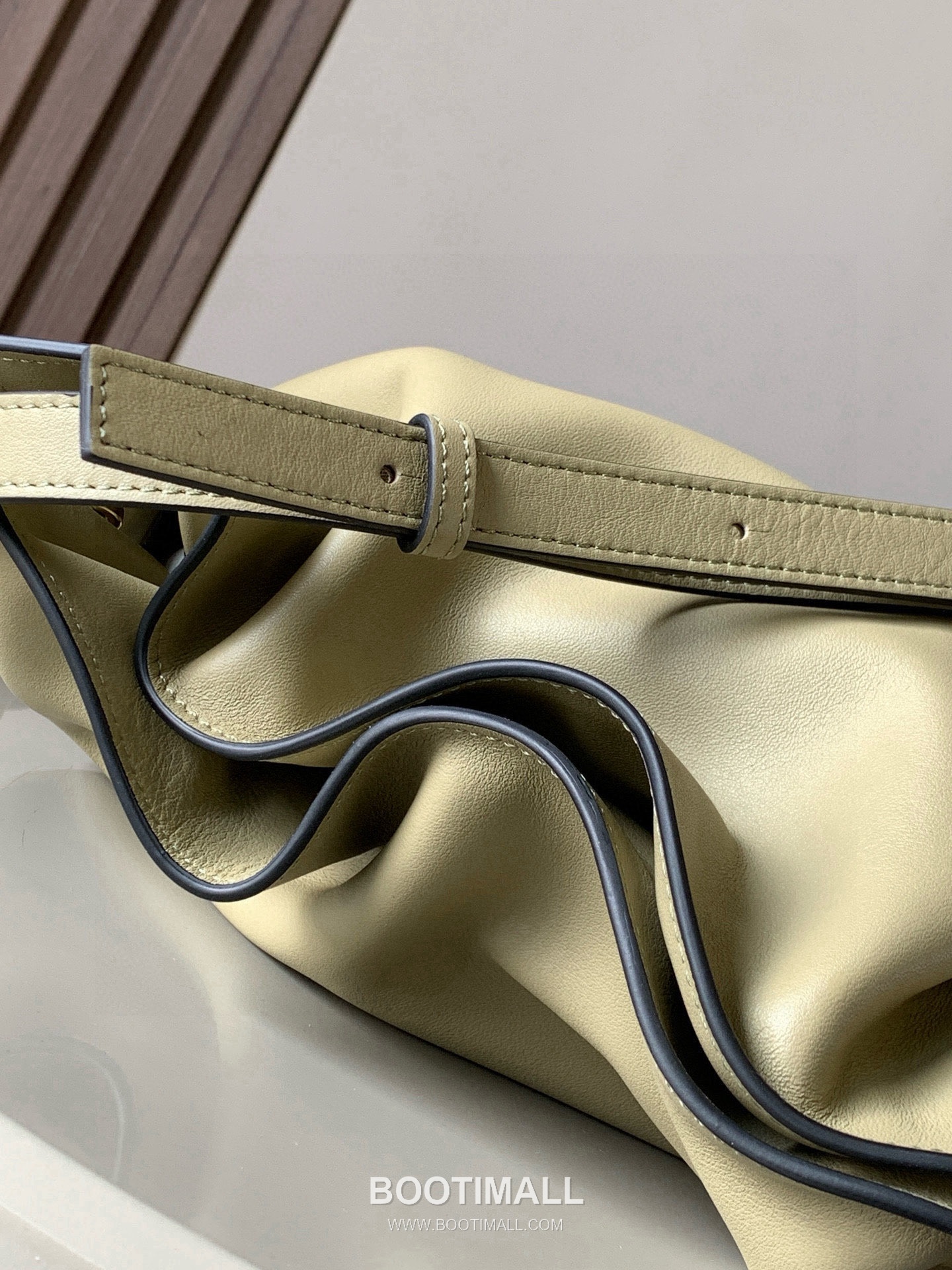 Loewe Flamenco Knot Clutch Bag Nappa Calfskin 9043 로에베 플라멩코 노트 클러치백 나파 카프스킨 30cm 6