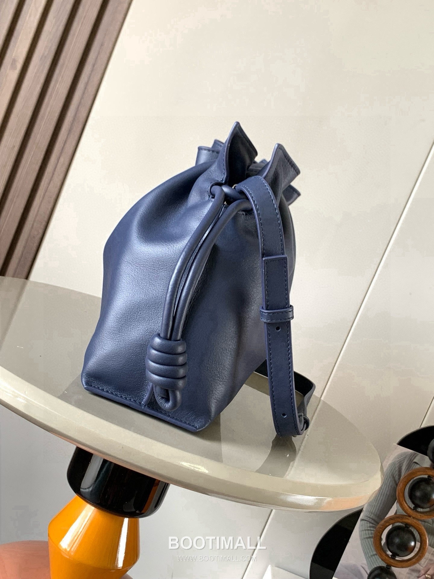 Loewe Flamenco Knot Clutch Bag Nappa Calfskin 9043 로에베 플라멩코 노트 클러치백 나파 카프스킨 30cm 2