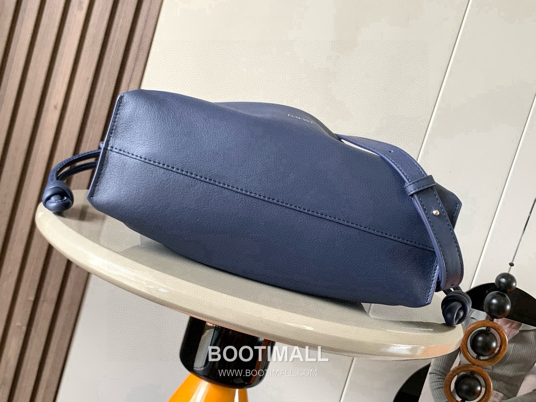 Loewe Flamenco Knot Clutch Bag Nappa Calfskin 9043 로에베 플라멩코 노트 클러치백 나파 카프스킨 30cm 3