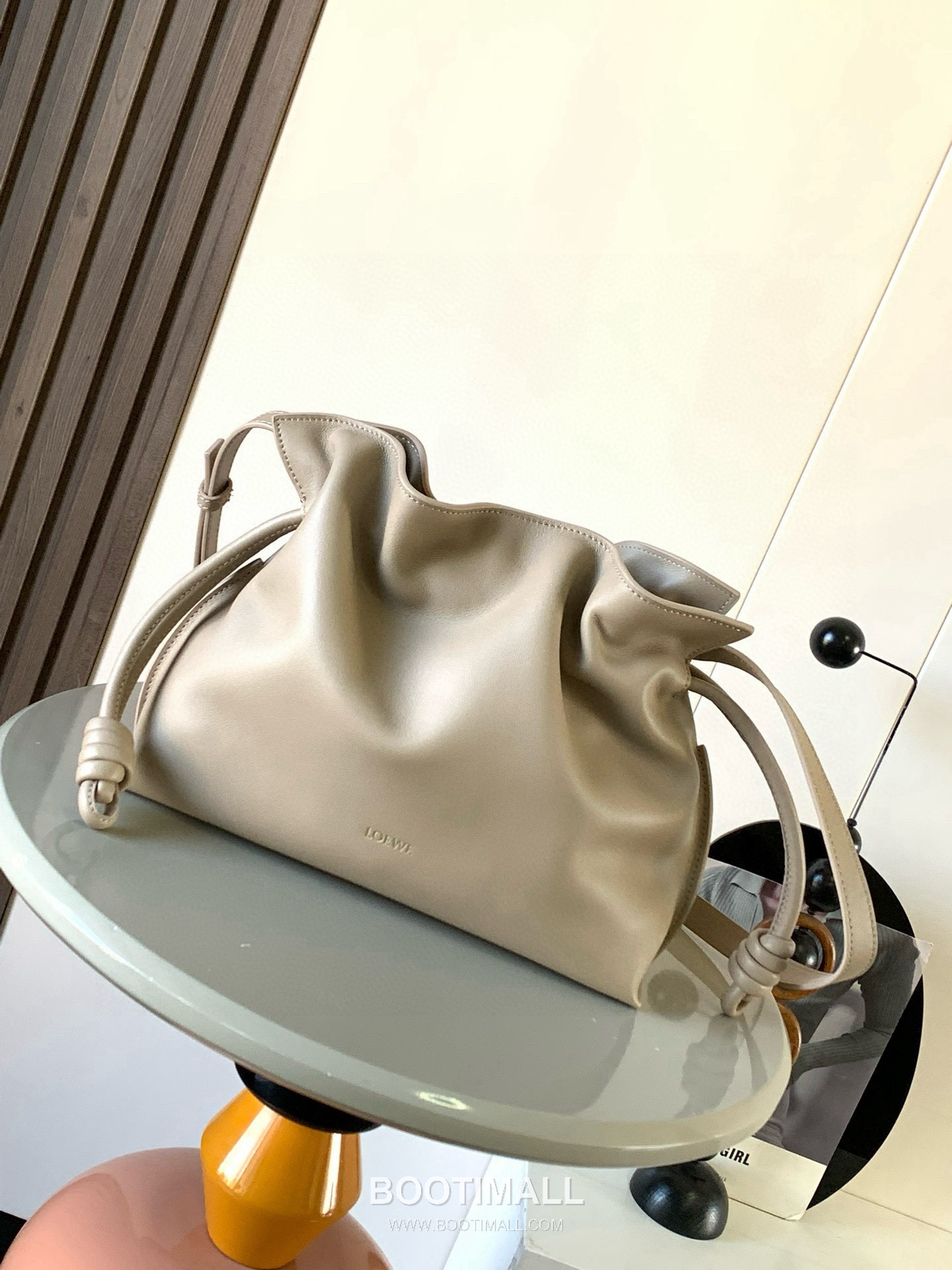 Loewe Flamenco Knot Clutch Bag Nappa Calfskin 9043 로에베 플라멩코 노트 클러치백 나파 카프스킨 30cm 1