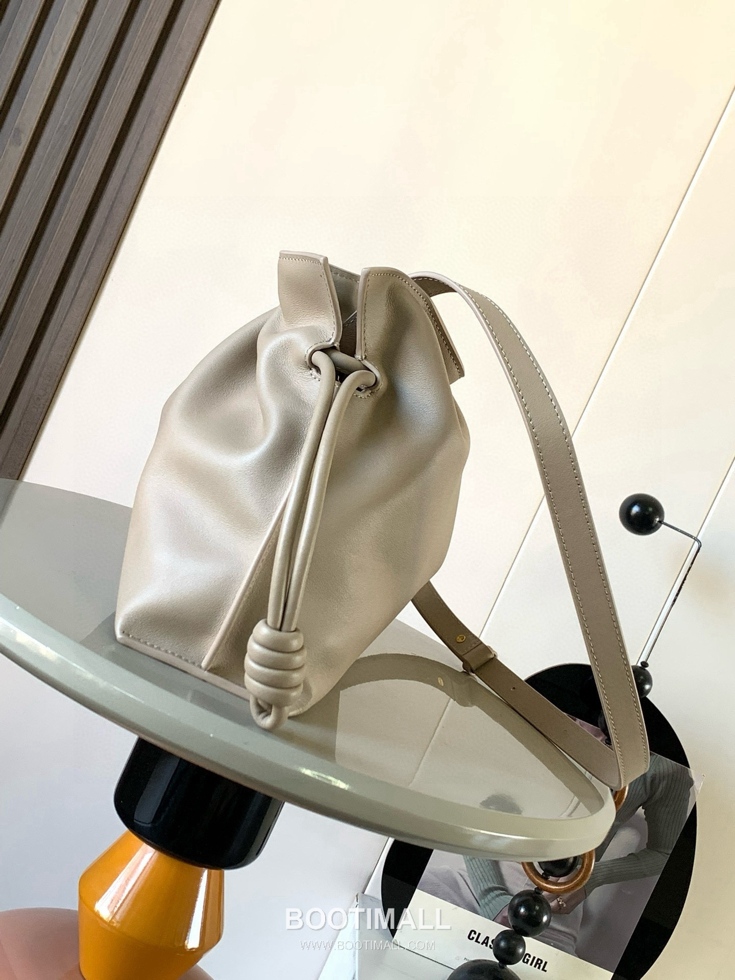 Loewe Flamenco Knot Clutch Bag Nappa Calfskin 9043 로에베 플라멩코 노트 클러치백 나파 카프스킨 30cm 2