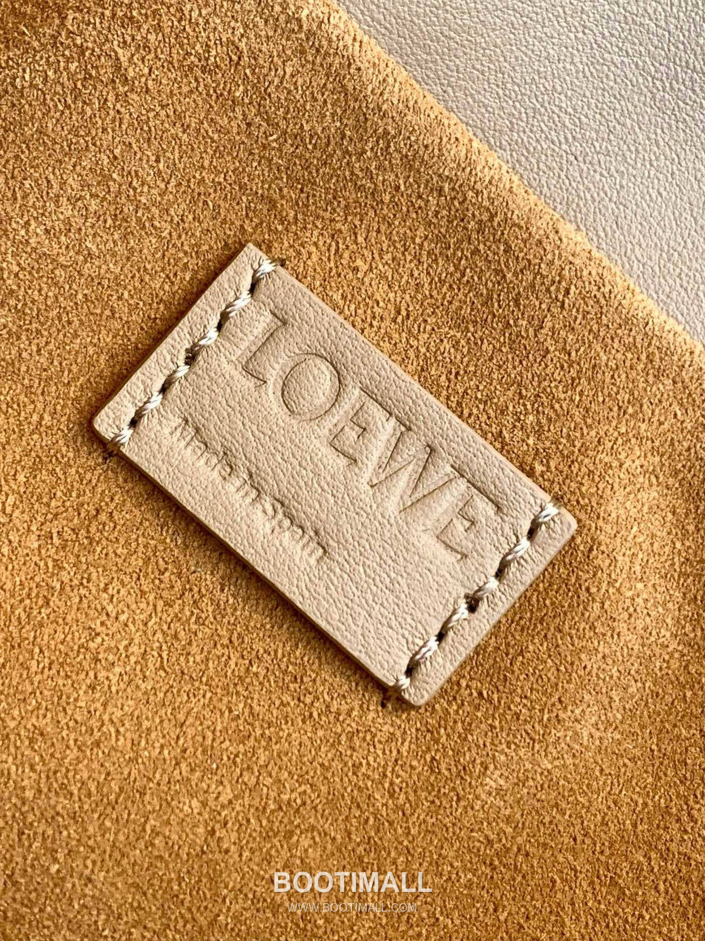 Loewe Flamenco Knot Clutch Bag Nappa Calfskin 9043 로에베 플라멩코 노트 클러치백 나파 카프스킨 30cm 9