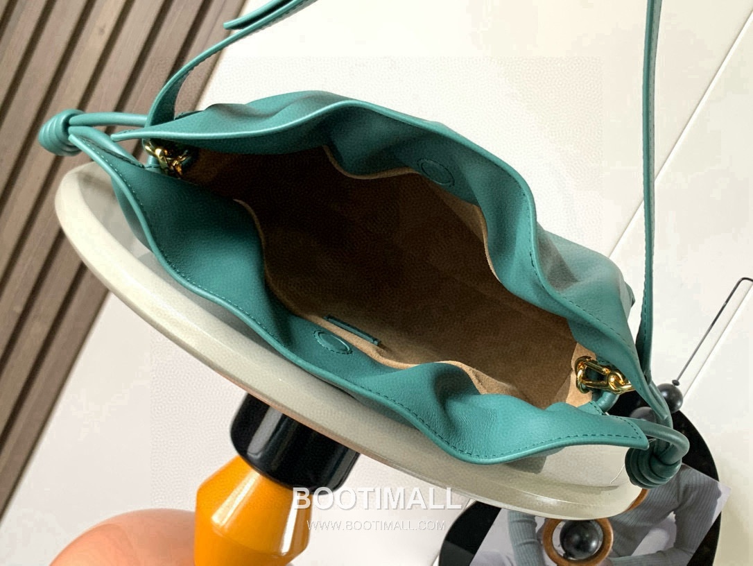 Loewe Flamenco Knot Clutch Bag Nappa Calfskin 9043 로에베 플라멩코 노트 클러치백 나파 카프스킨 30cm 8