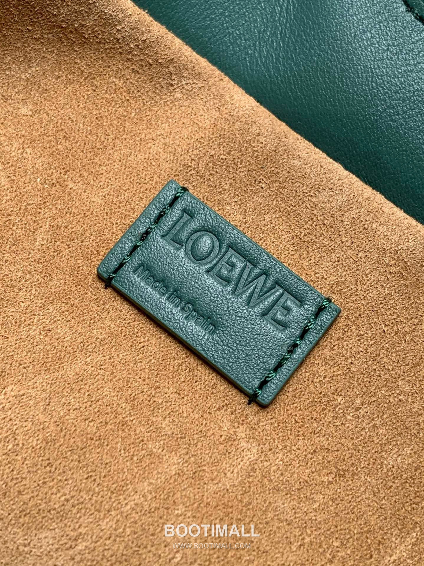 Loewe Flamenco Knot Clutch Bag Nappa Calfskin 9043 로에베 플라멩코 노트 클러치백 나파 카프스킨 30cm 9