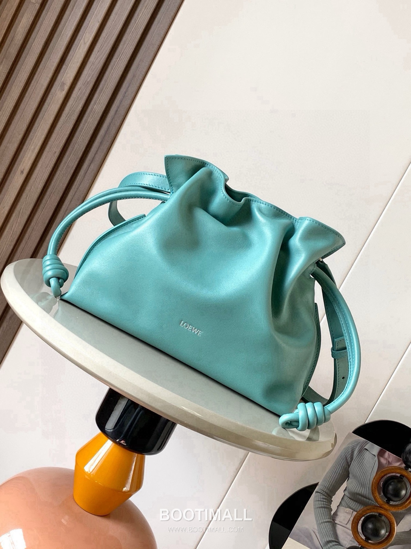 Loewe Flamenco Knot Clutch Bag Nappa Calfskin 9043 로에베 플라멩코 노트 클러치백 나파 카프스킨 30cm 1