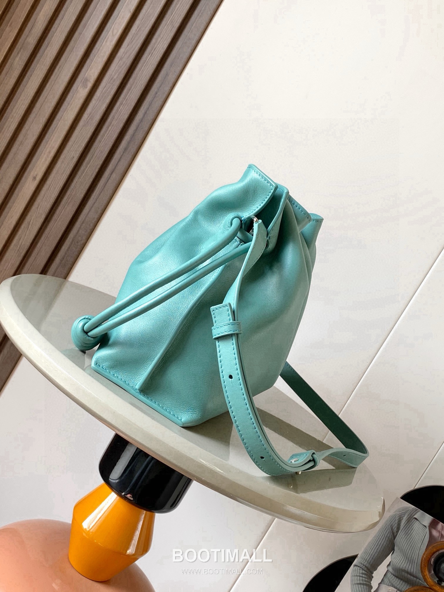 Loewe Flamenco Knot Clutch Bag Nappa Calfskin 9043 로에베 플라멩코 노트 클러치백 나파 카프스킨 30cm 2