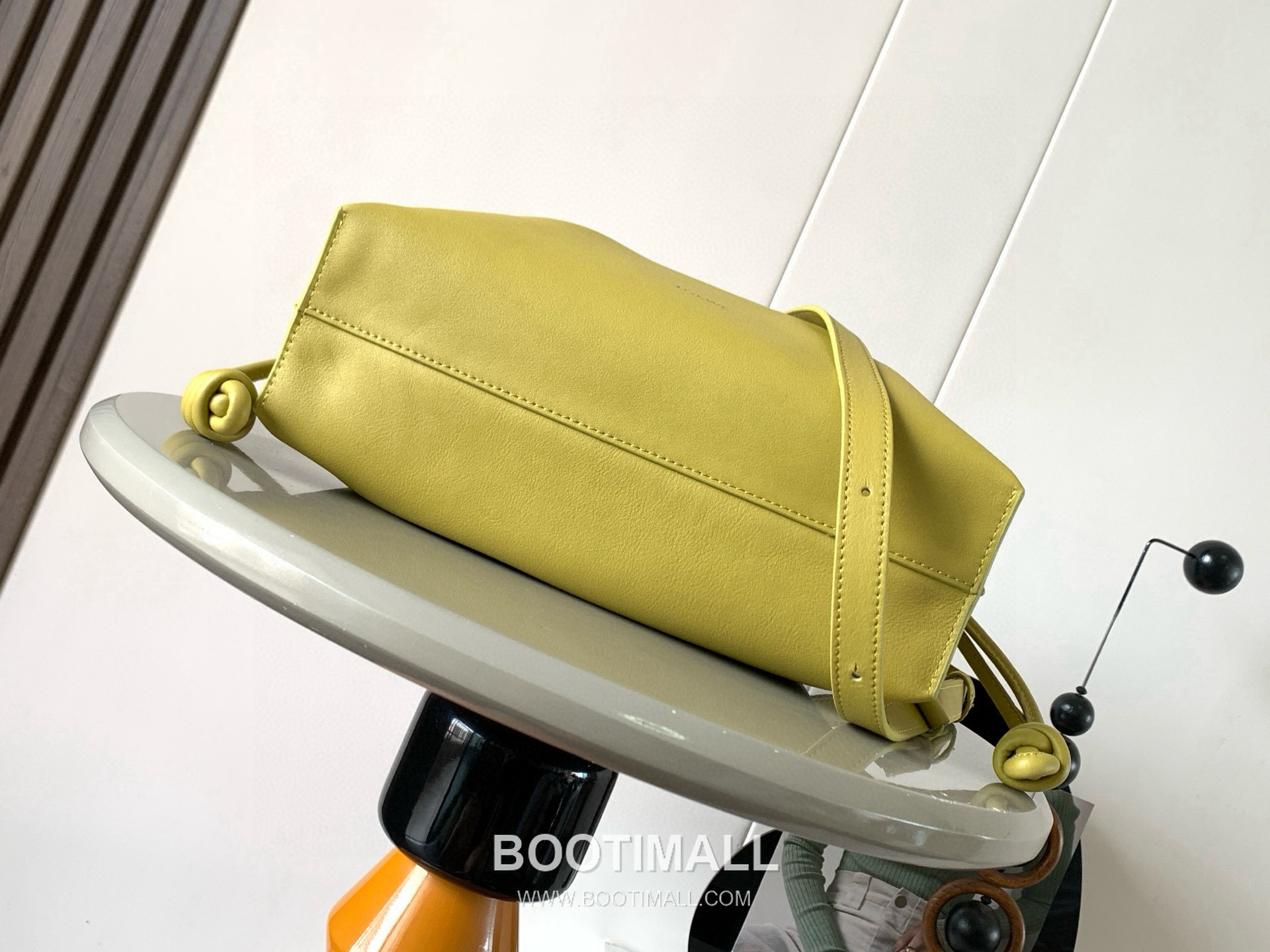 Loewe Flamenco Knot Clutch Bag Nappa Calfskin 9043 로에베 플라멩코 노트 클러치백 나파 카프스킨 30cm 3