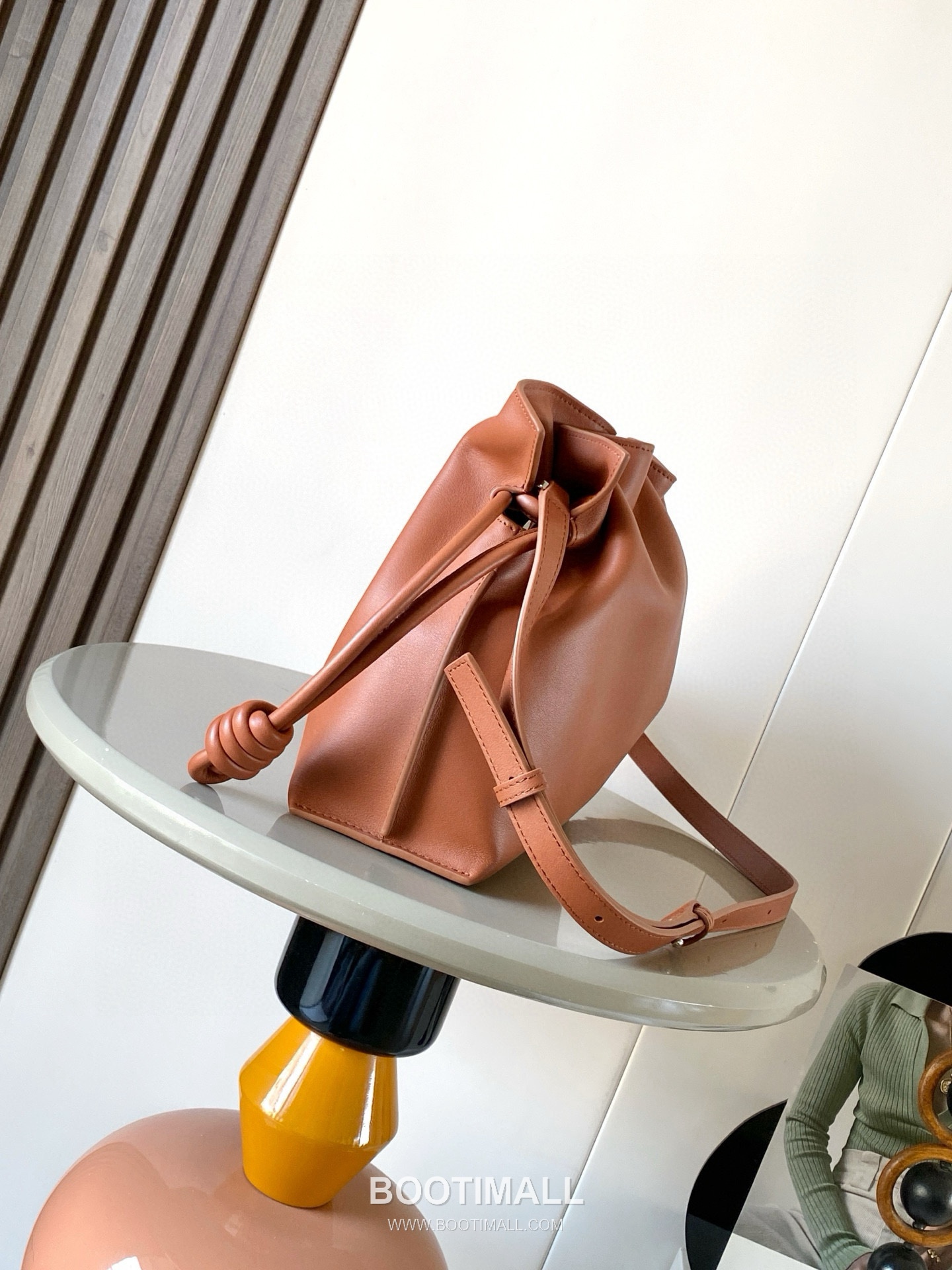 Loewe Flamenco Knot Clutch Bag Nappa Calfskin 9043 로에베 플라멩코 노트 클러치백 나파 카프스킨 30cm 2