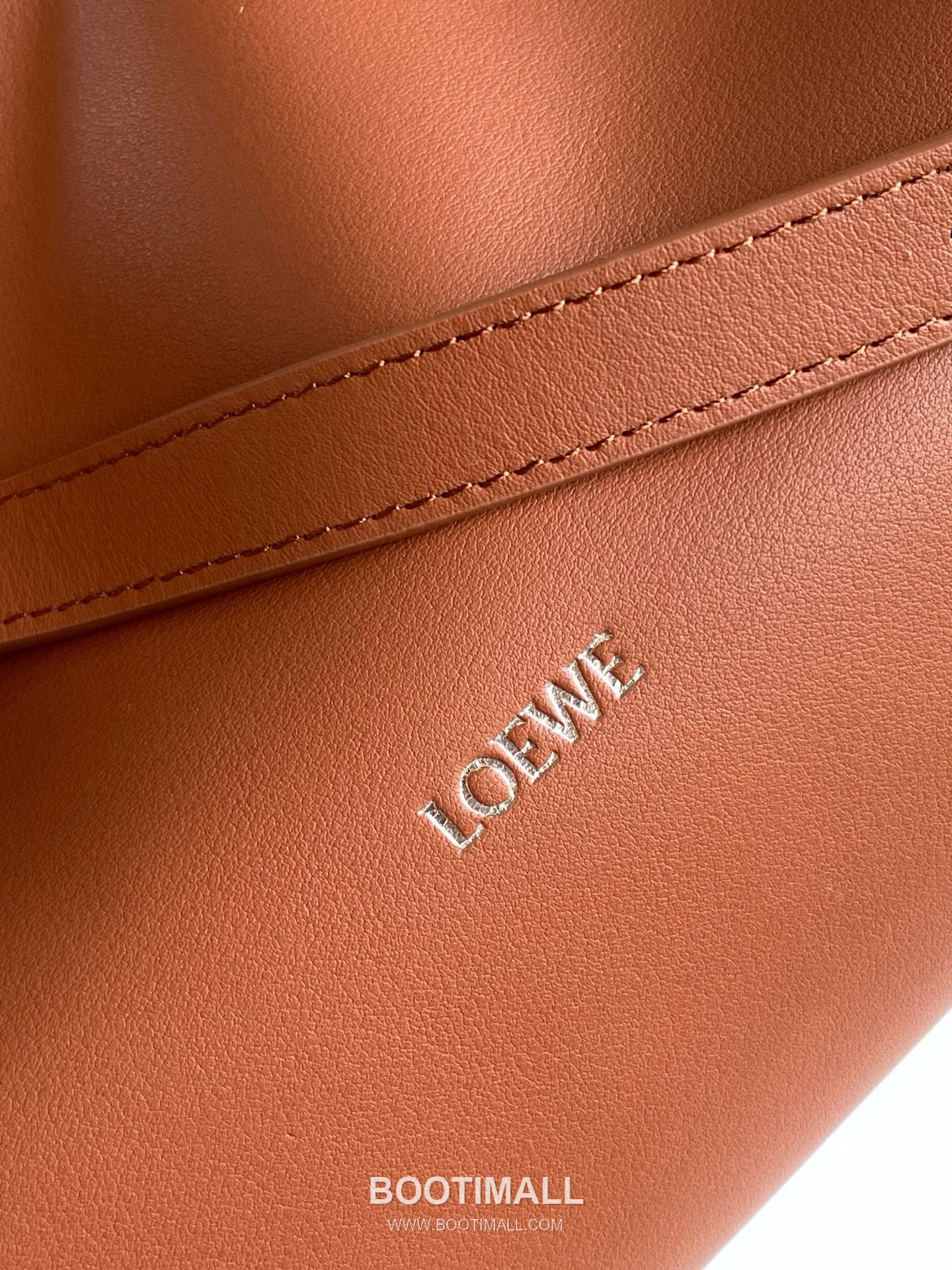 Loewe Flamenco Knot Clutch Bag Nappa Calfskin 9043 로에베 플라멩코 노트 클러치백 나파 카프스킨 30cm 5